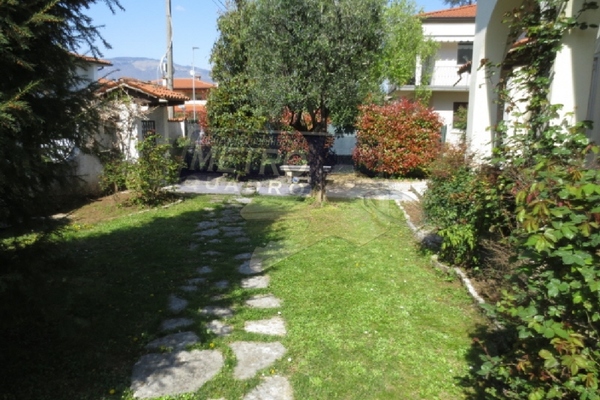 giardino fronte - UNIFAM. AUTONOMA THIENE (VI) NORD 